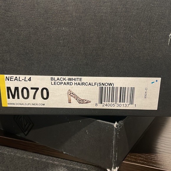 Donald Pliner shoes - Picture 3 of 3